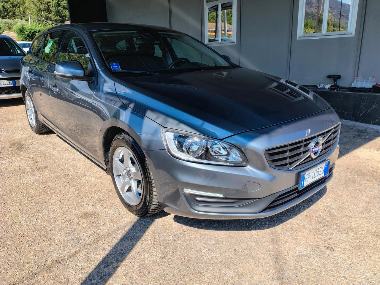 Volvo V60 D2 R-design