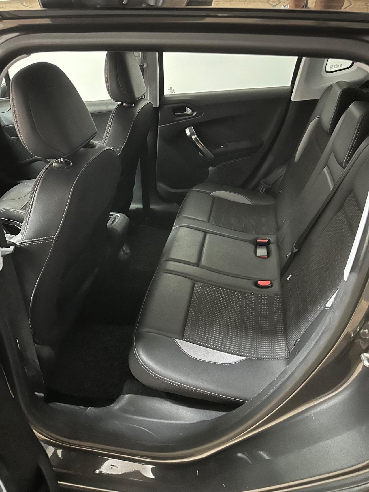 Peugeot 2008 BlueHDi 120 S&S Allure