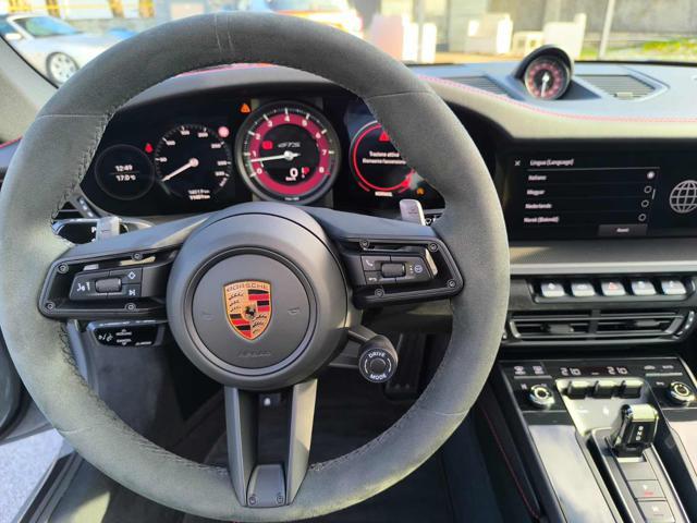 PORSCHE 911 Carrera GTS