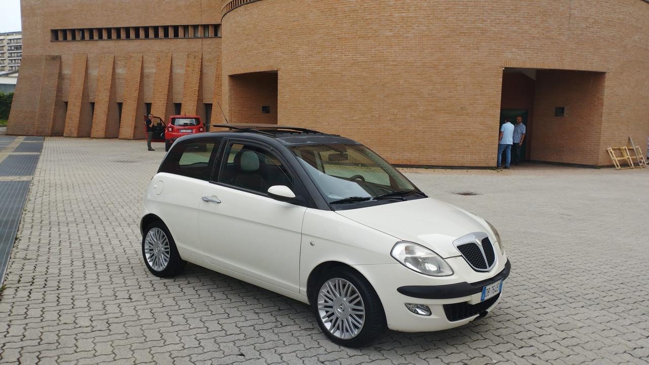 Lancia Ypsilon 1.3 MJT 75 CV Platino