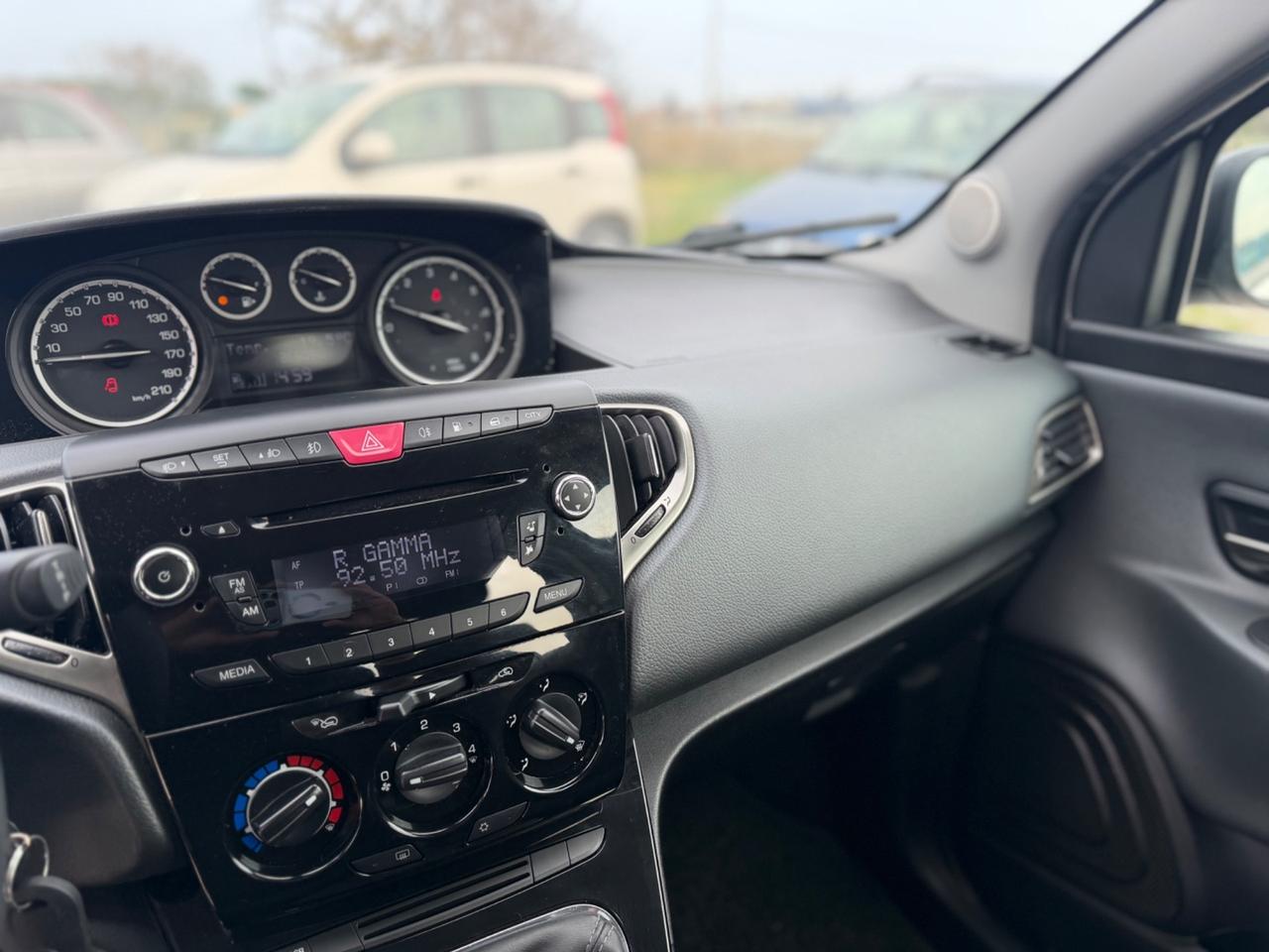 Lancia Ypsilon 0.9 TwinAir 85 CV 5 porte Metano Ecochic Gold