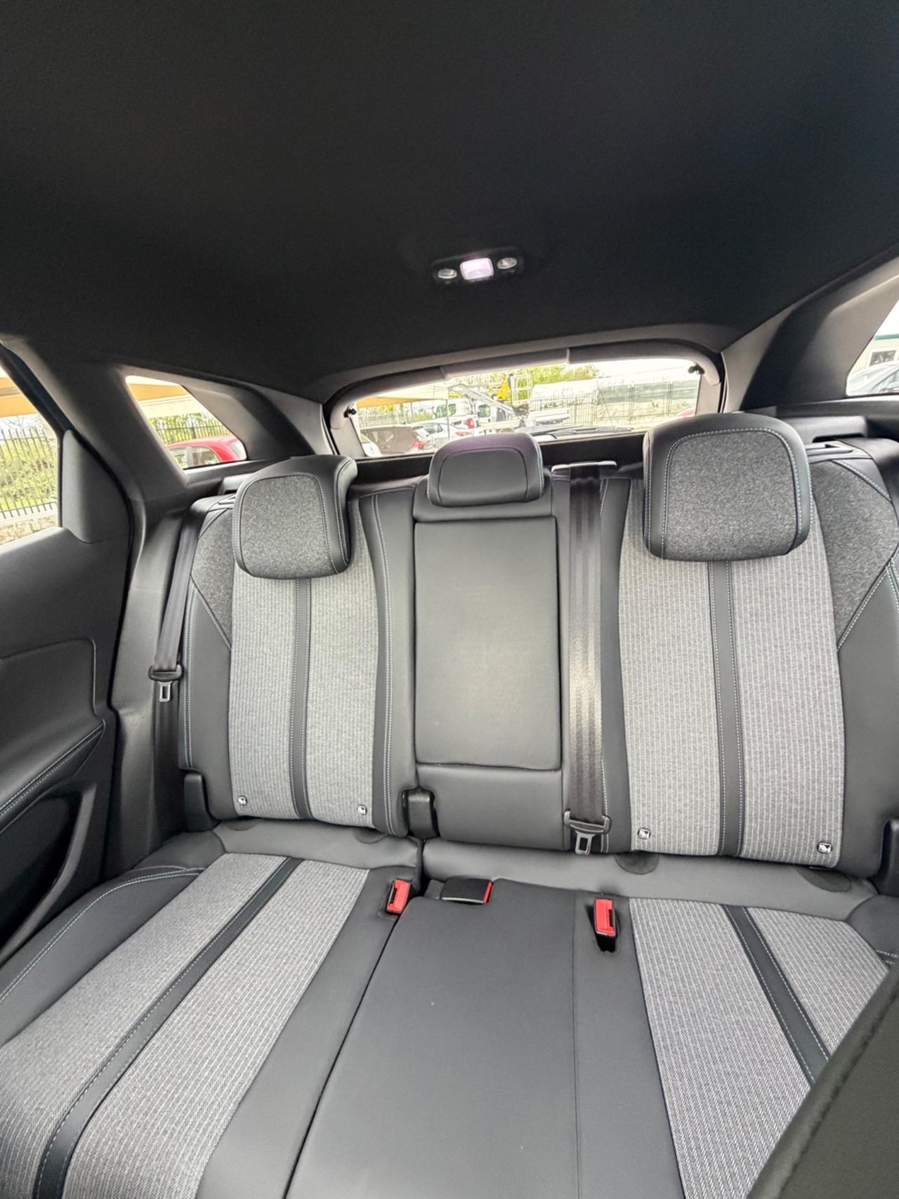 Peugeot 3008 BlueHDi 130 S&S EAT8 Allure