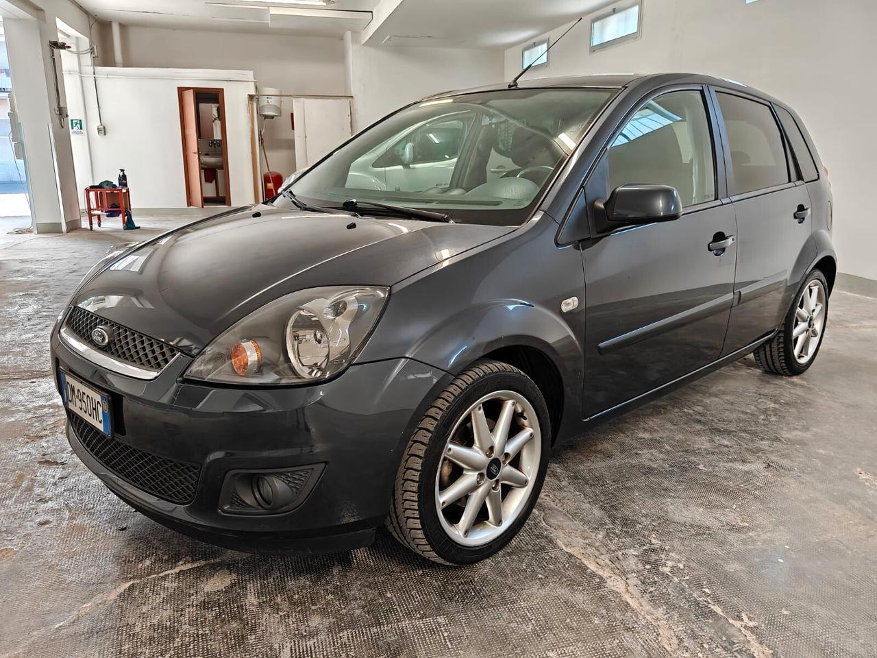 Ford Fiesta 1.2 16V 5p. Ghia