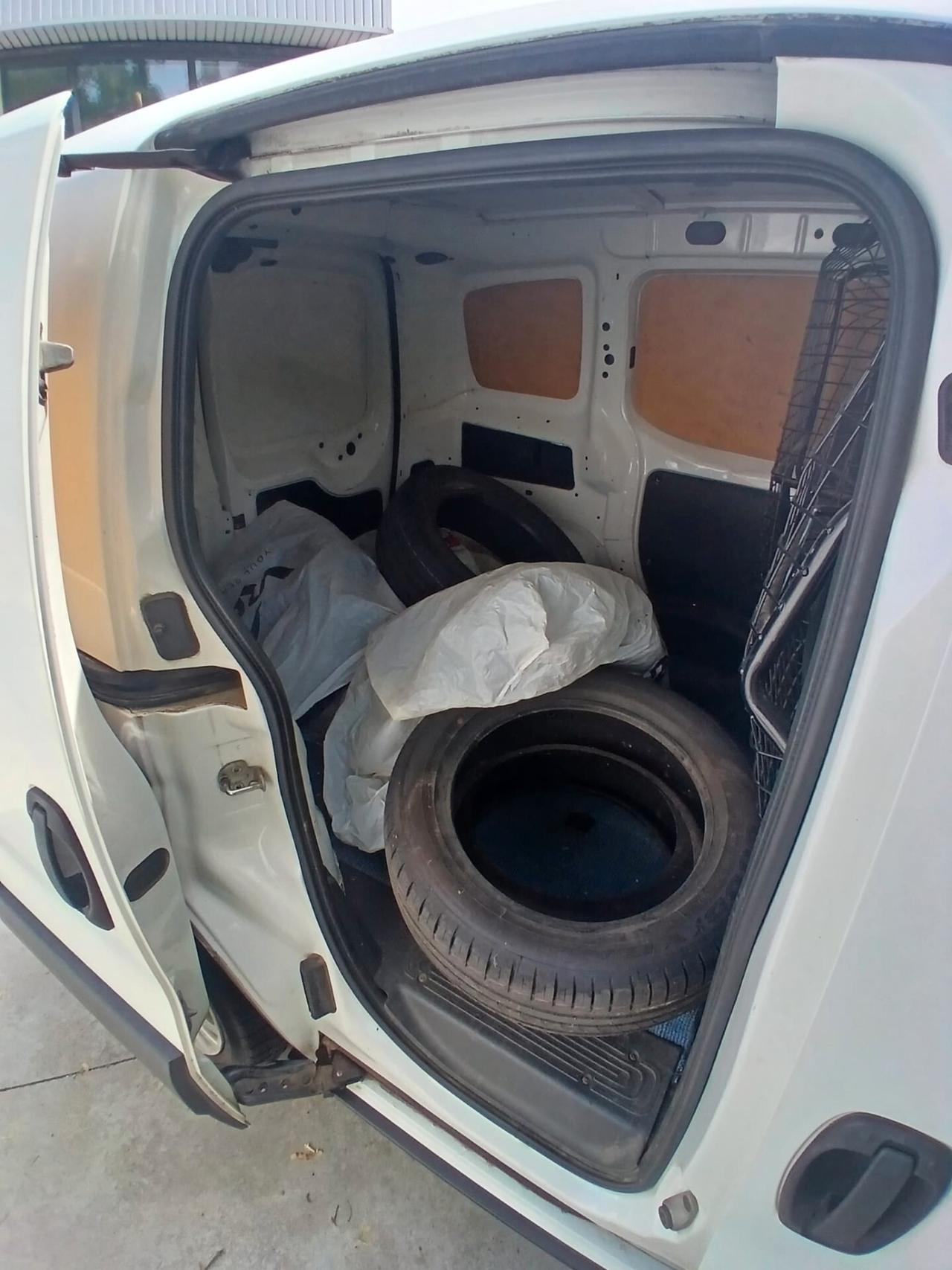 FIAT FIORINO 1.3 MULTIJET MODELL 2011 GANCIO DI TRAINO MODELL 2011