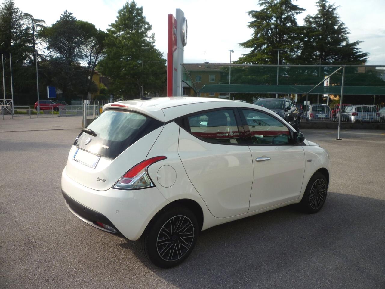 LANCIA Ypsilon 1.0 Hybrid 70 CV Gold BIANCO 2022