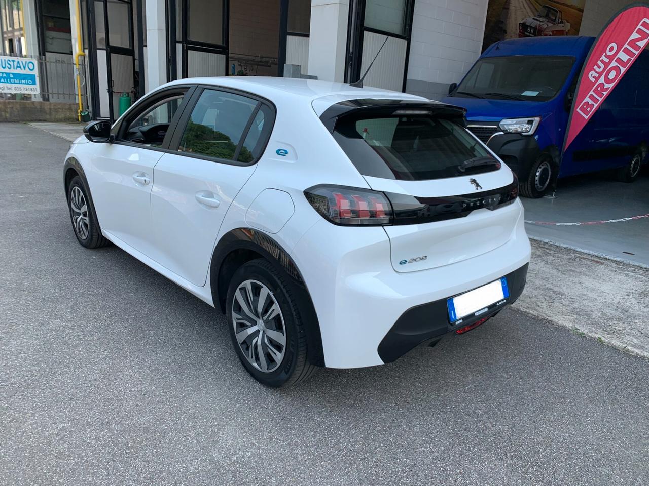 Peugeot 208 motore elettrico 136 CV 5 porte Active