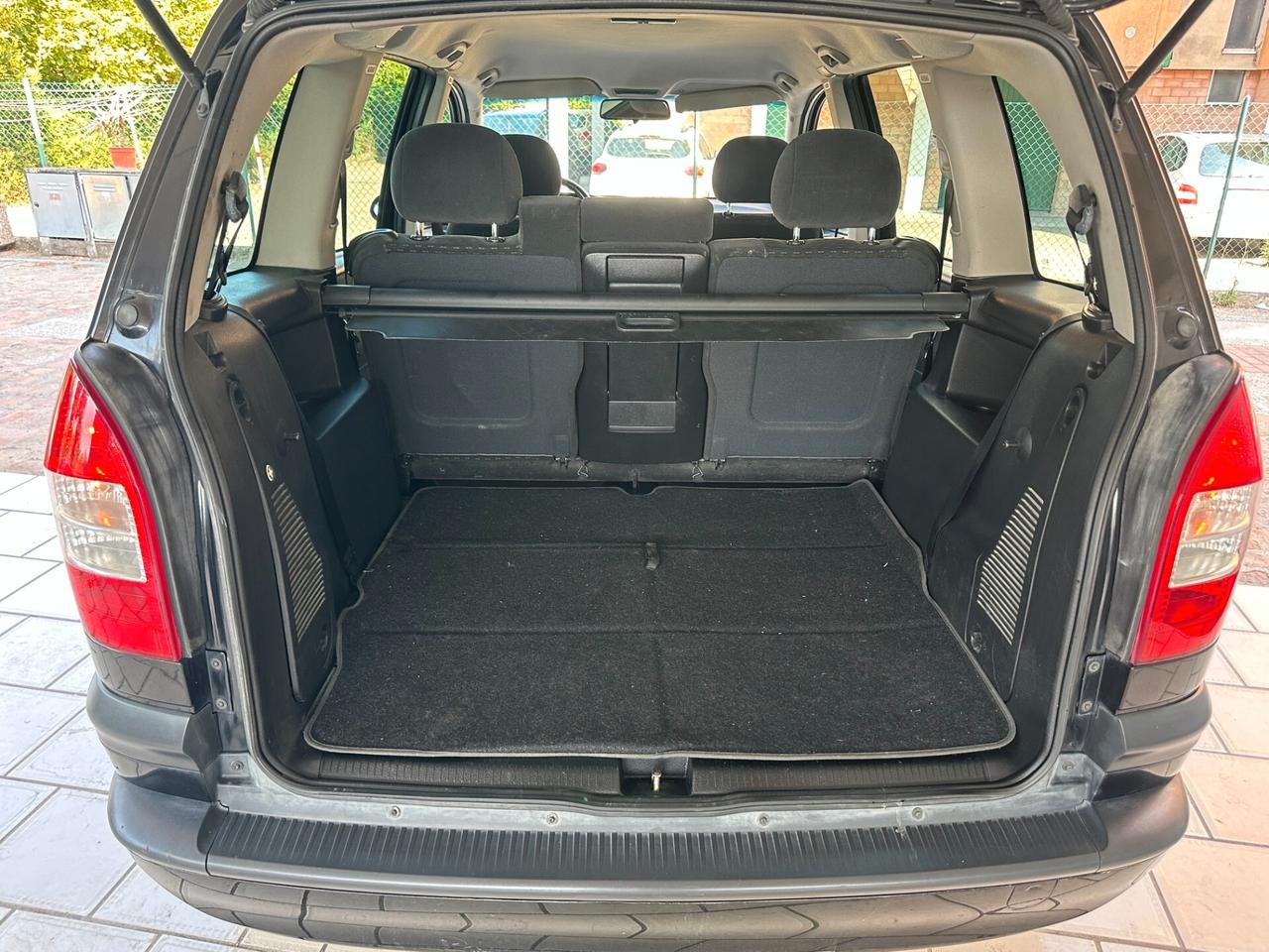 Opel Zafira 2.0 DTI 7 POSTI (12 RATE)