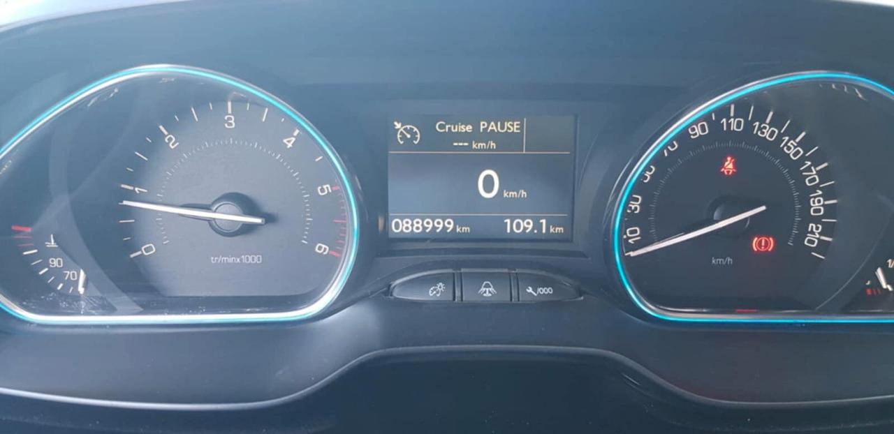Peugeot 2008 1.5 HDi 100 CV Allure