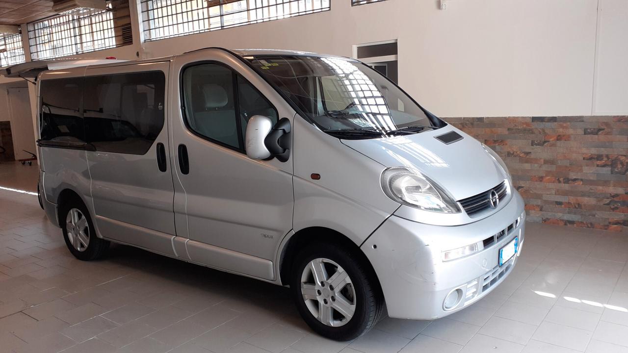 Opel Vivaro trasporto disabili pedana Focaccia