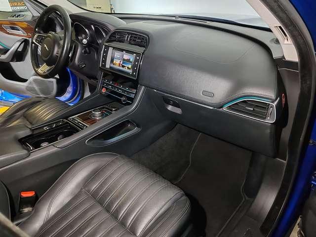 Jaguar F-Pace 2.0d Portfolio AWD 240cv Auto Navi + Camera