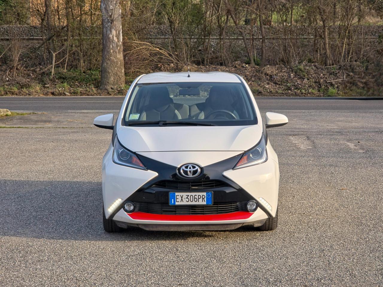 Toyota Aygo 1.0 VVT-i 69 CV 5 porte x-cite MMT 2014-E5B Automatico NEO