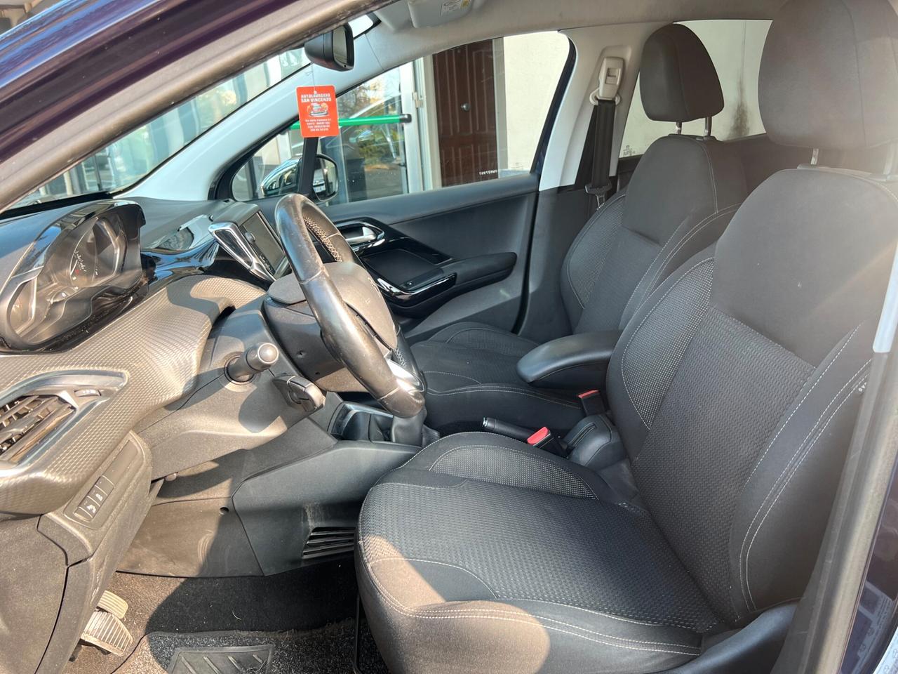 Peugeot 208 PureTech 82 5 porte Allure