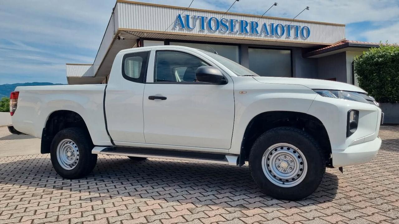 Mitsubishi L200 2.3CLUB CAB 4x4 cassone lungo