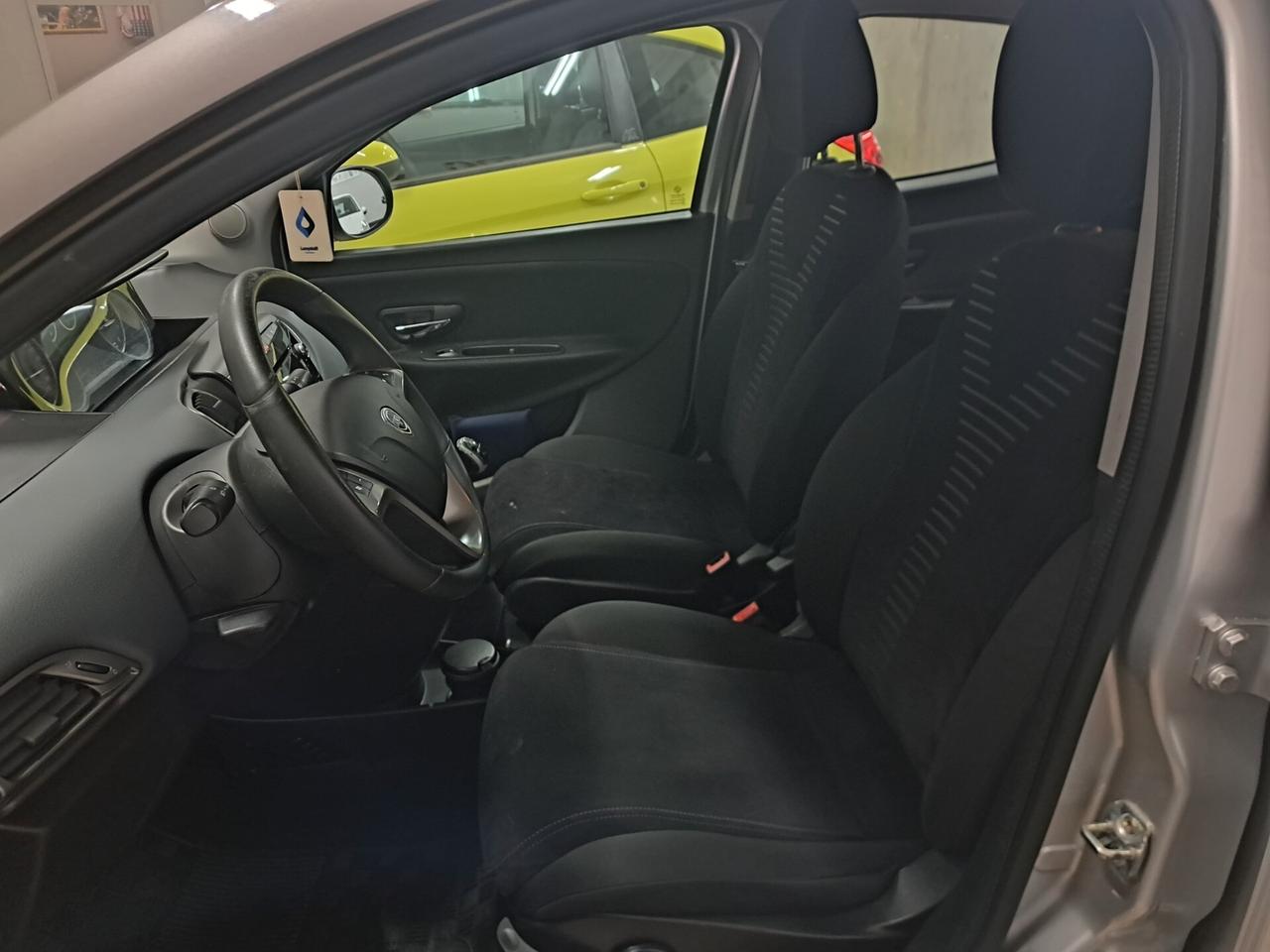 Lancia Ypsilon 0.9 TwinAir 85 CV 5 porte S&S Plati