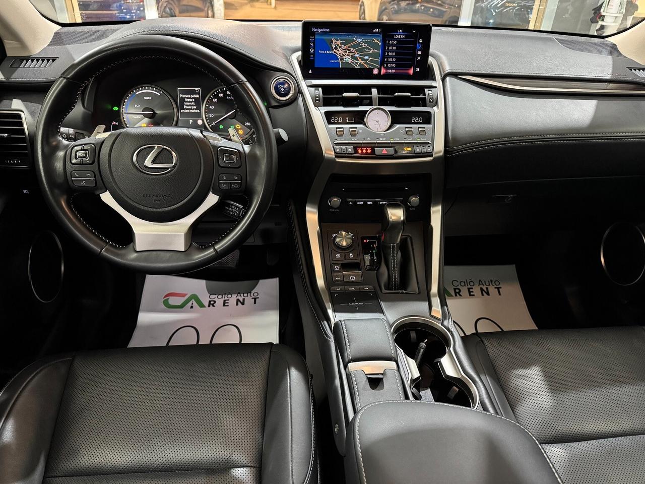 NX 300h Hybrid 4WD Luxury STRAFUL TETTO!!!!!