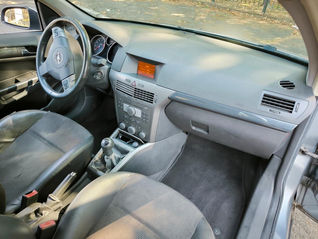 Opel Astra 1.6 16V Twinport 5 porte Cosmo