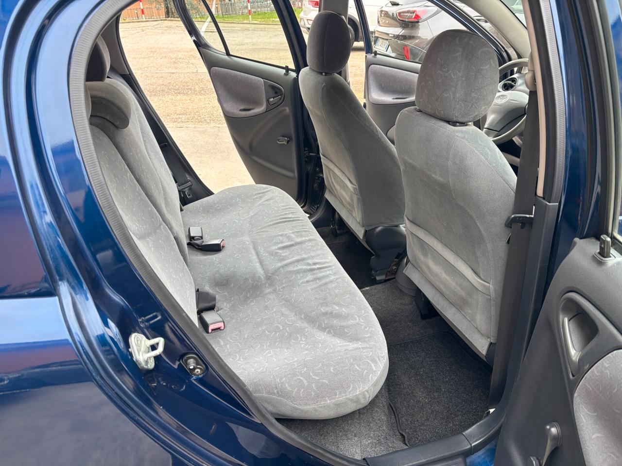 Toyota Yaris 1.0i 16V cat 5 porte Sol-2000