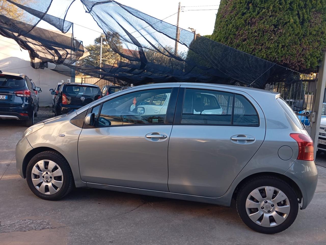 Toyota Yaris 1.0 5 porte Sol neopatentati permute