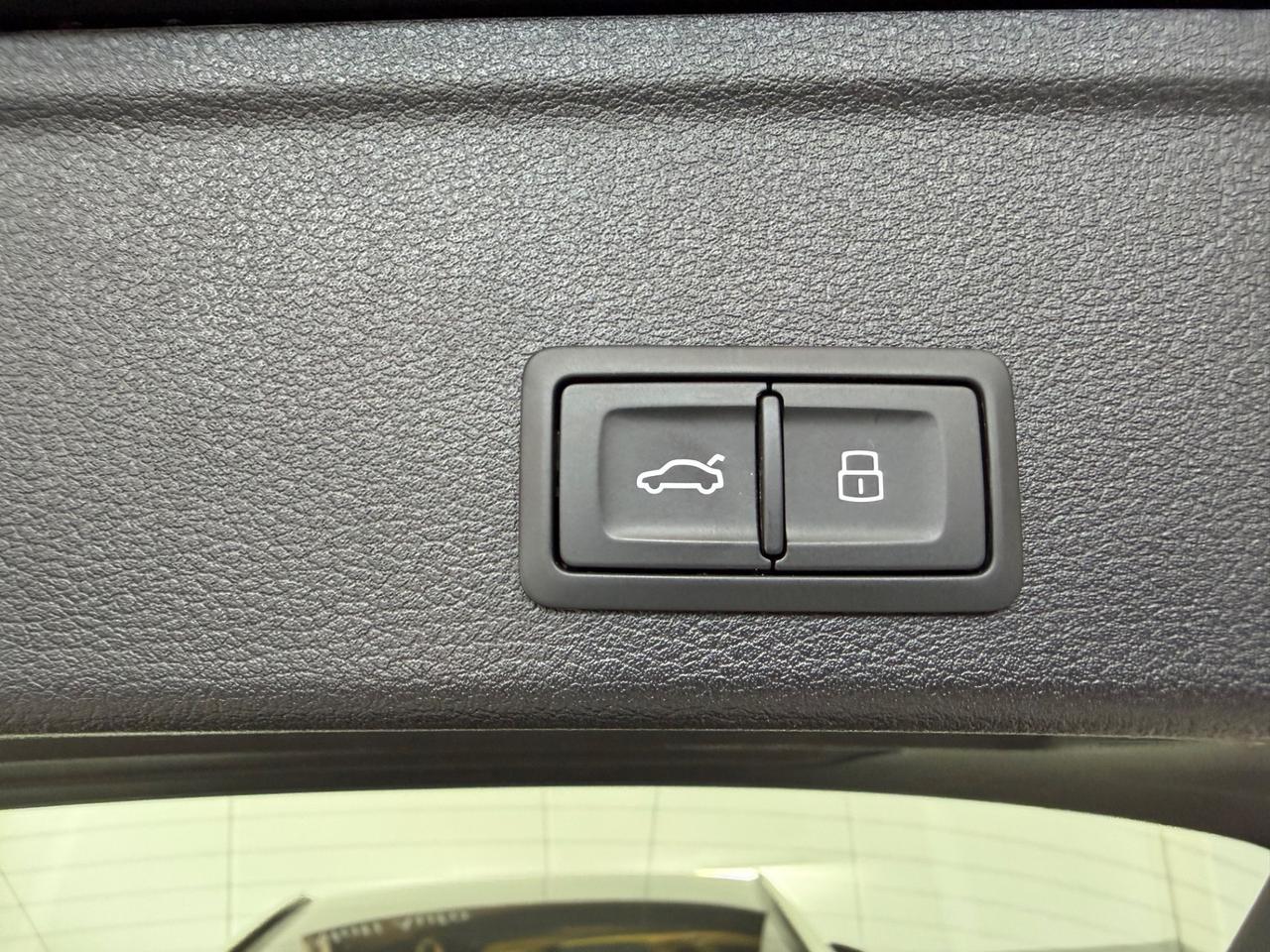 Audi A4 Avant 40 TDI quattro S tronic Business Advanced