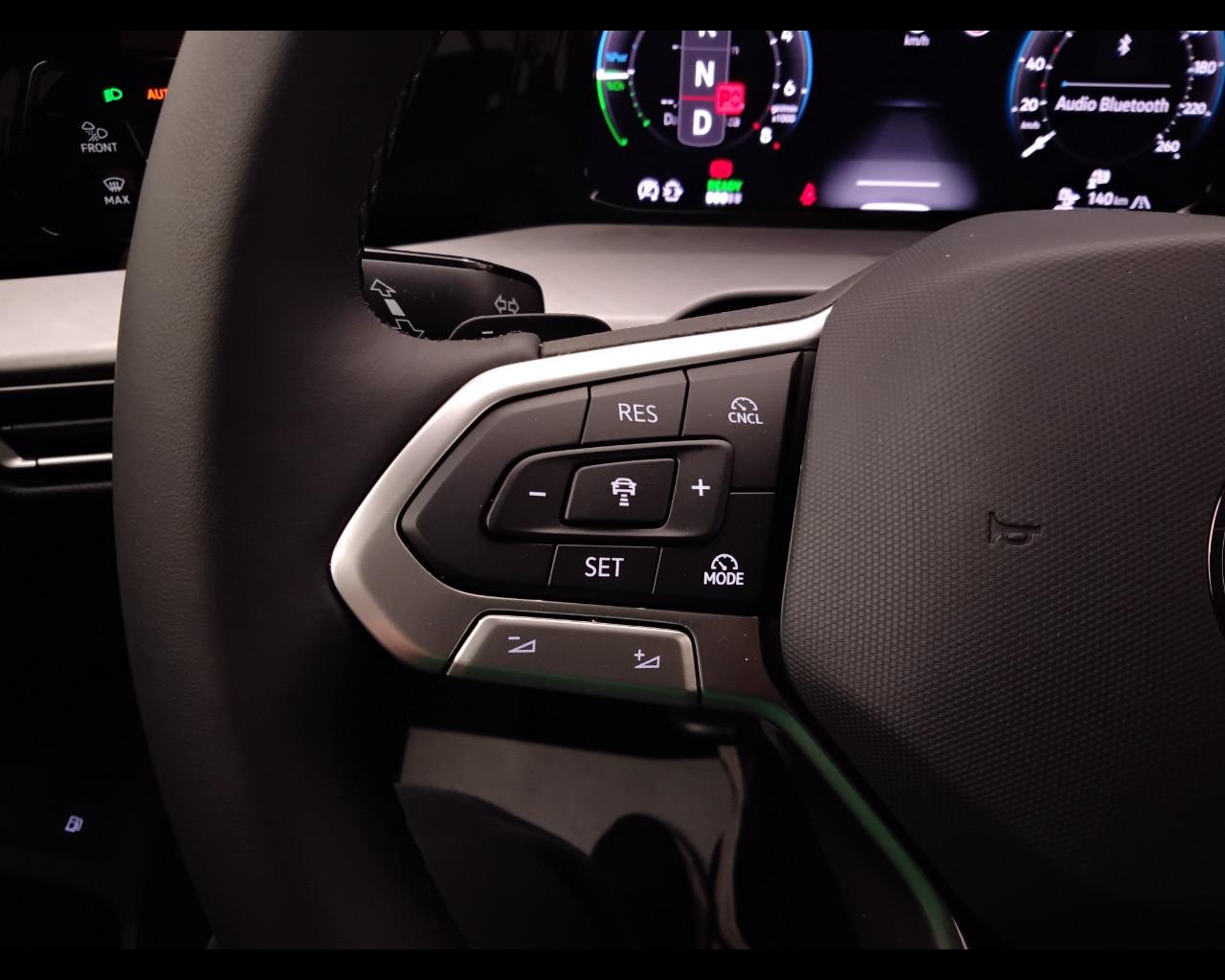 VOLKSWAGEN Golf VIII 2024 - Golf 1.5 tsi ehybrid Life 204cv dsg