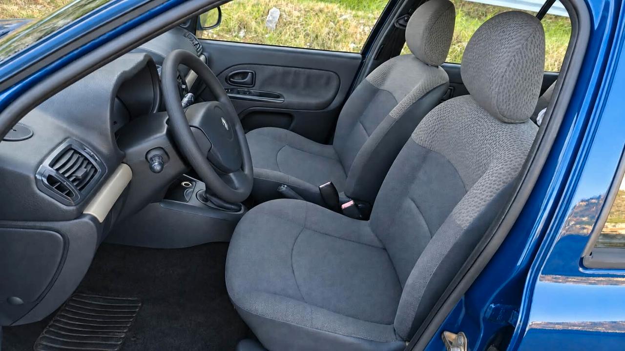 Renault Clio 1.2 16V 75 CV Luxe Privilege 5 porte NUOVA