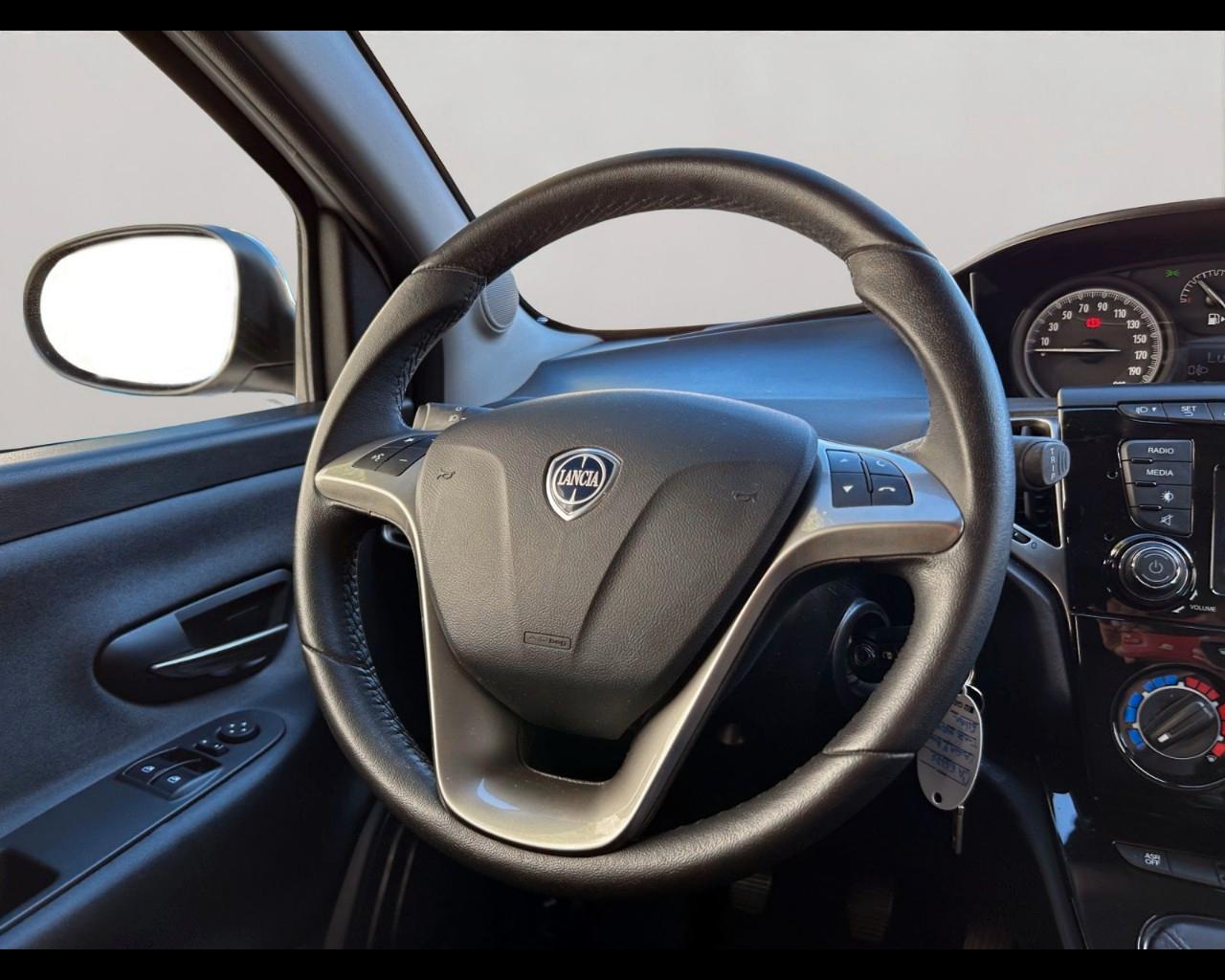 LANCIA Ypsilon III 2015 - Ypsilon 0.9 t.air Silver ecochic metano 70cv