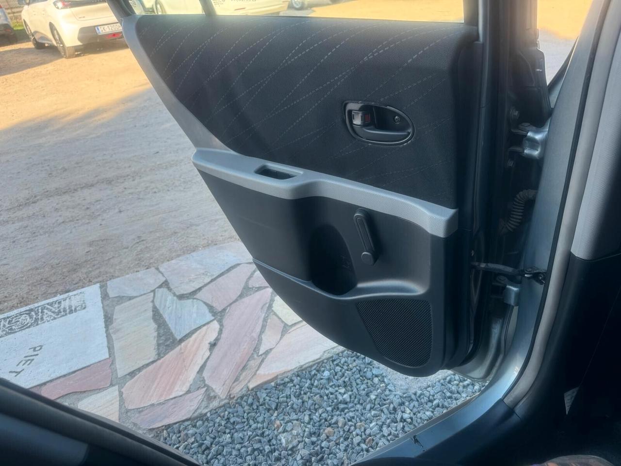 Toyota Yaris 1.0 5 porte