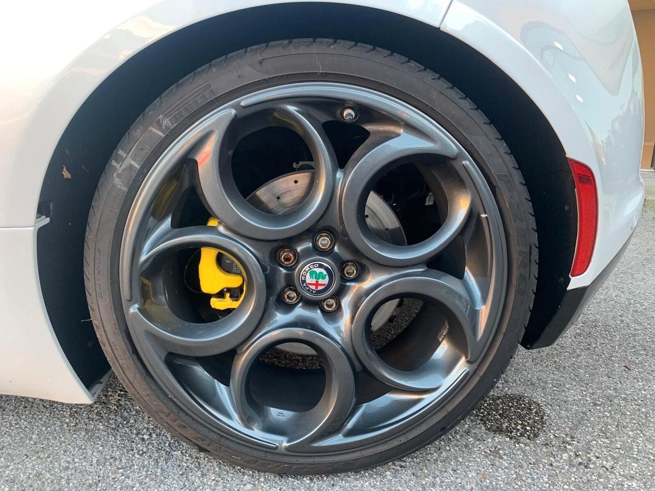 Alfa Romeo 4C 1750 TBi carbon