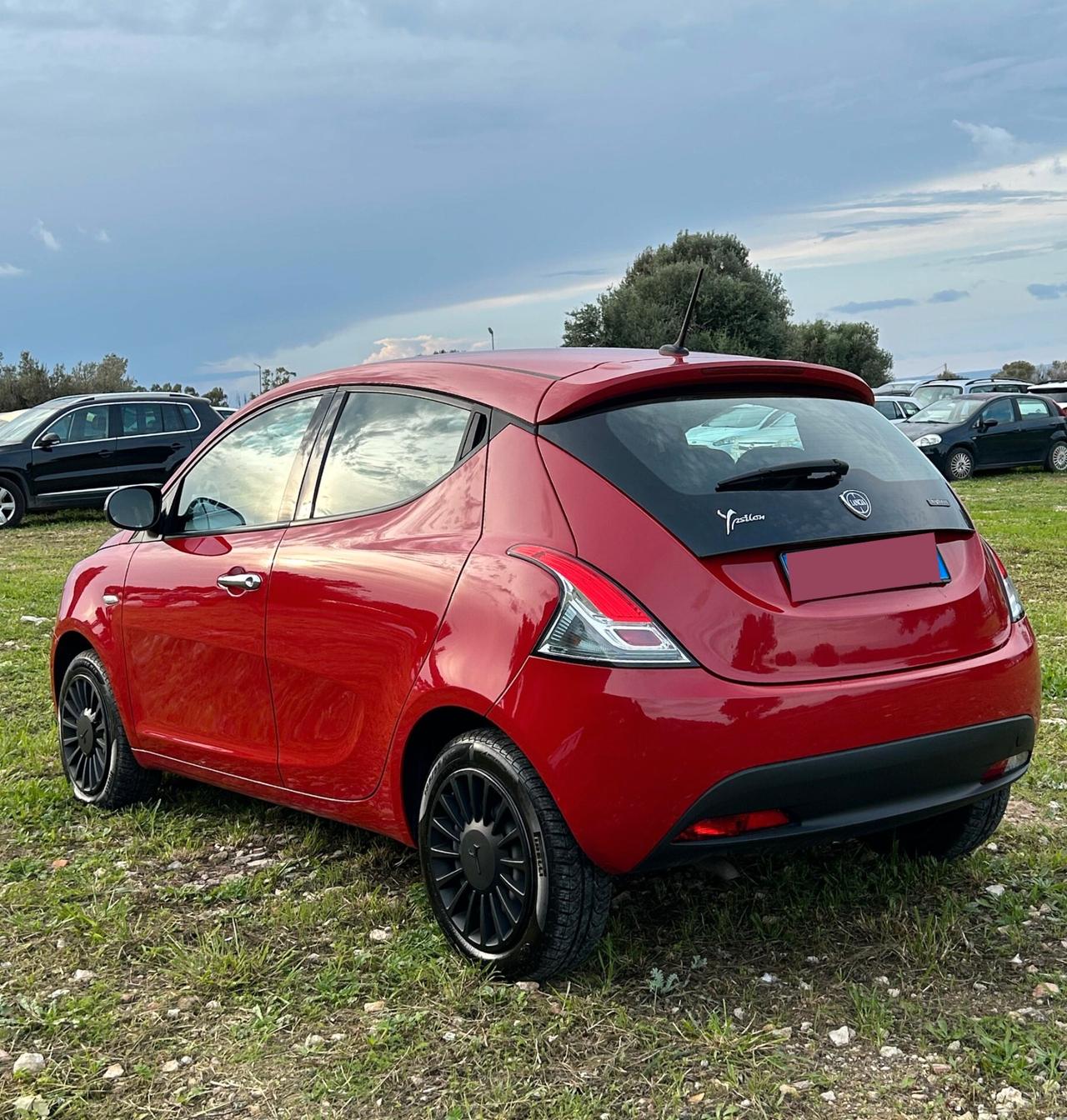 Lancia Ypsilon 1.0 FireFly 5 porte S&S Hybrid Ecochic Silver