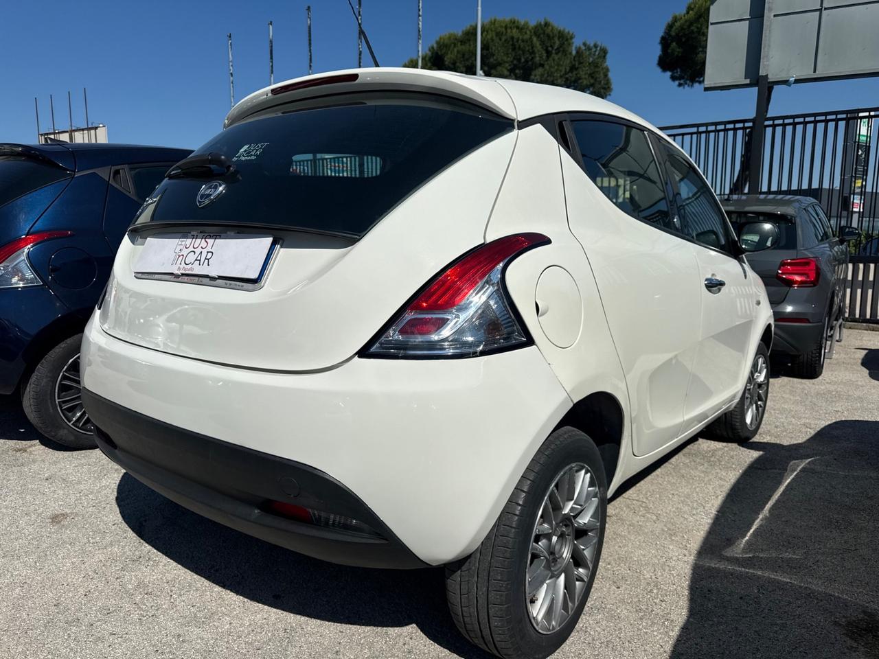 Lancia Ypsilon 0.9 TwinAir 85 CV 5 porte Metano Ecochic Gold 2013