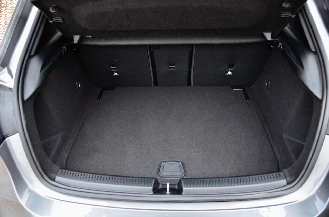 MERCEDES-BENZ A180 AMG LINE PREMIUM PLUS 136cv AUTO, UNICOPROPRIETARIO, TETTO, NIGHT PACK, FARI LED, LUCI 64 COLORI, PERMUTE