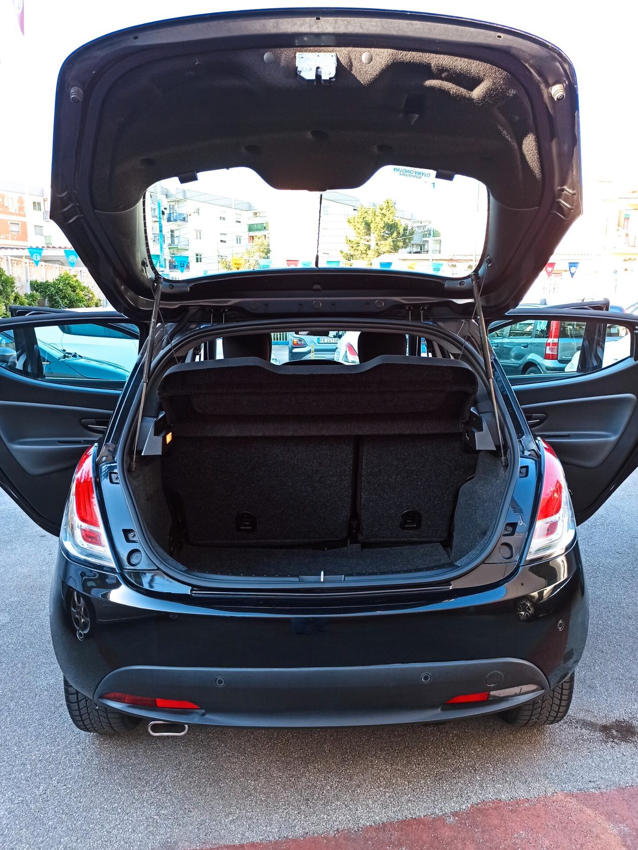 Lancia Ypsilon 1.2 69 CV 5 porte Gold Impeccabile!!!!!