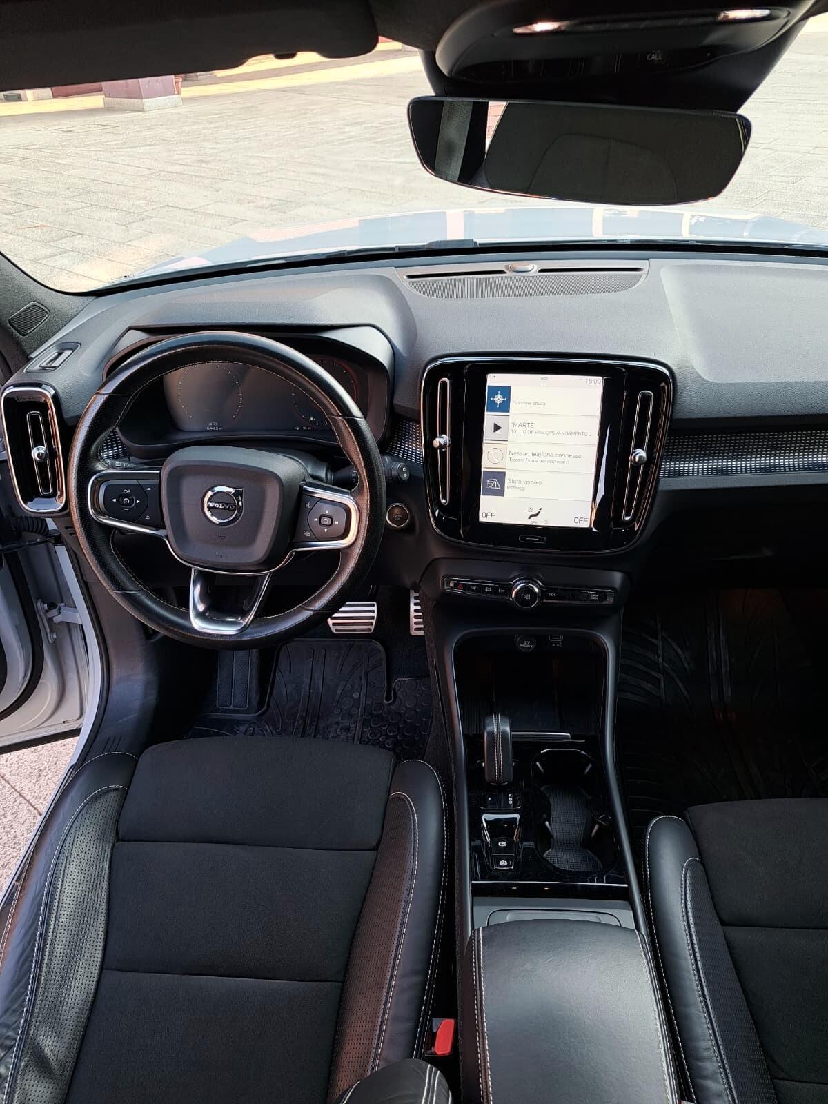 Volvo XC40 D3 R-design AUTOMATICA UNICO PROP: km. 38700 CERTIFICATI