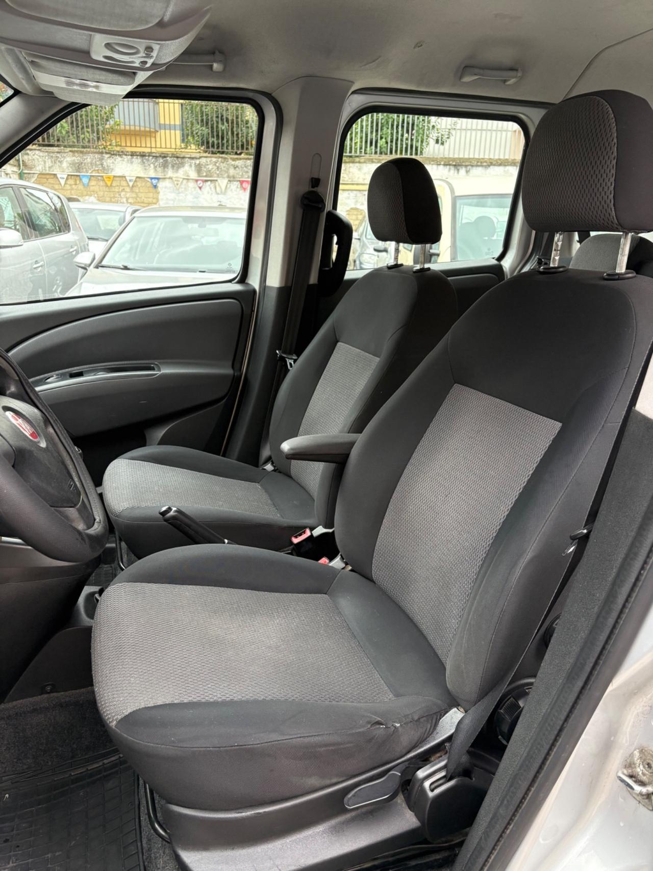 Fiat Doblò 1.6 MJT furgone con 5 posti