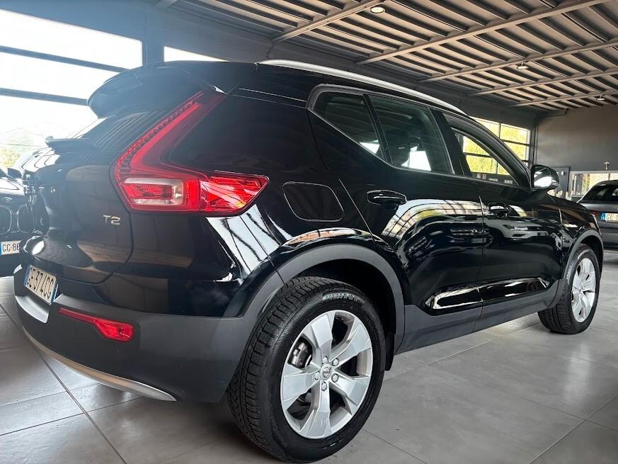 Volvo XC40 T2 Momentum Pro 129cv NEOPATENTATI