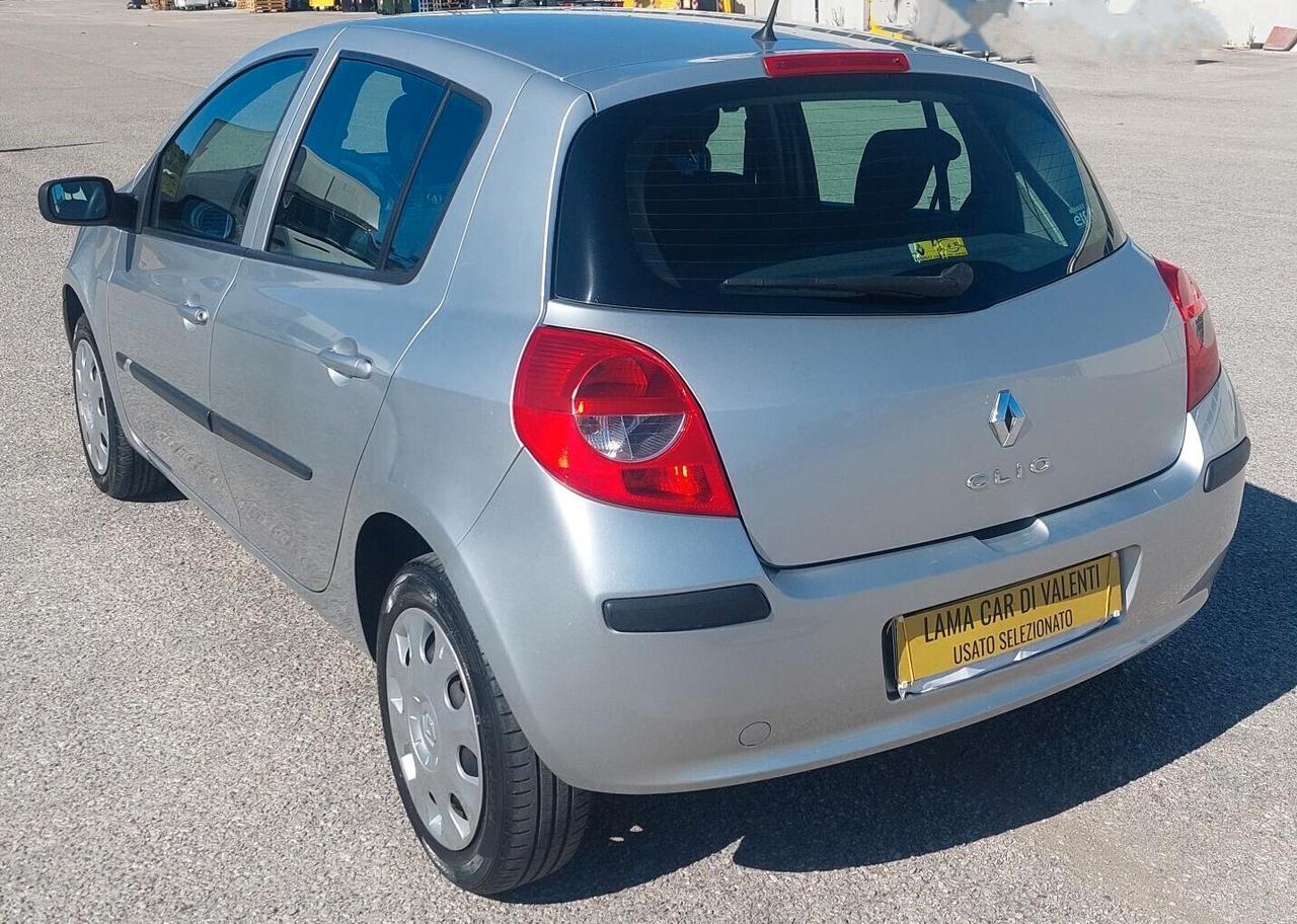 RENAULT CLIO 1.2 -PARI AL NUOVO-NEOPATENTATI