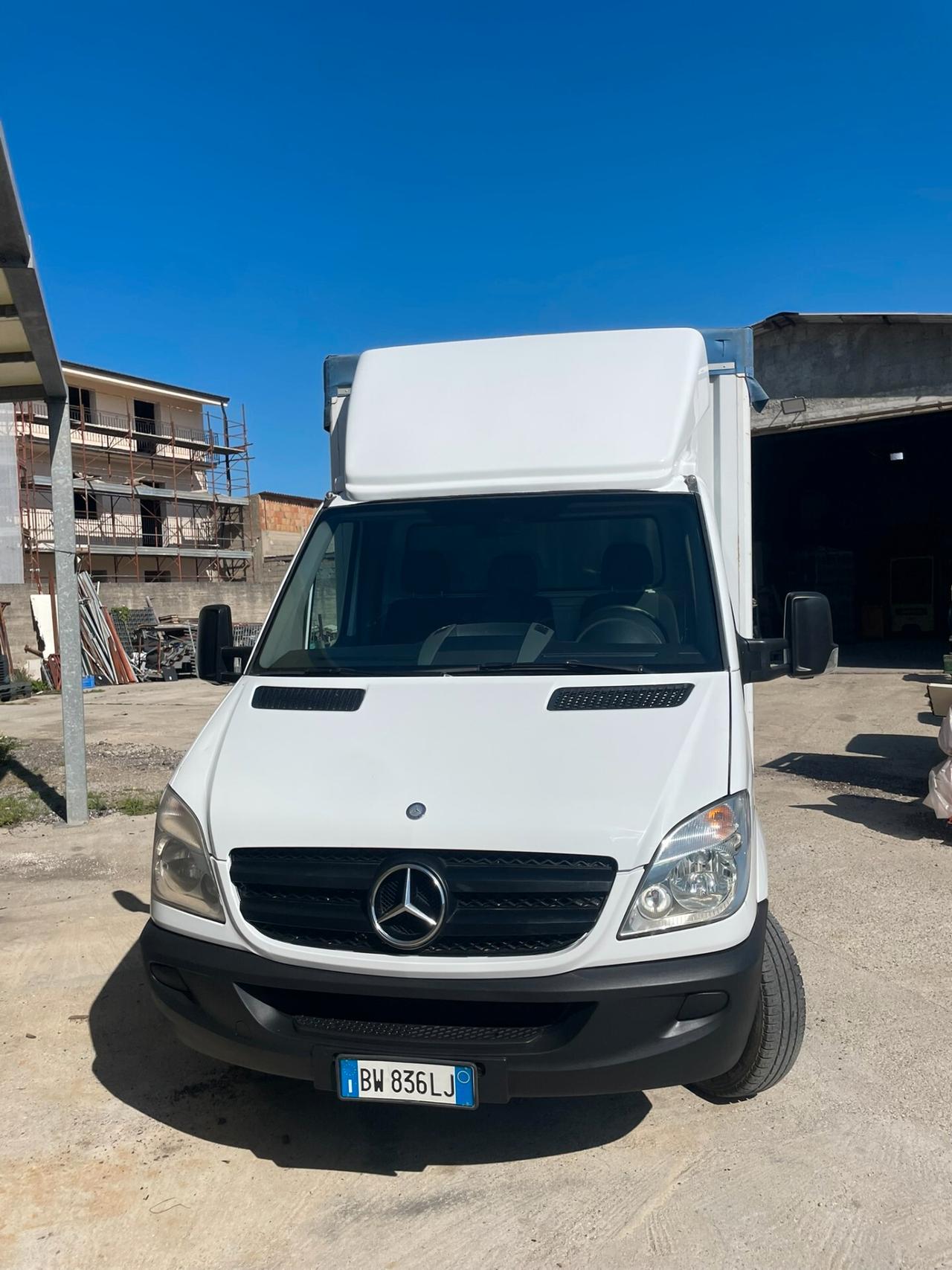 MERCEDES SPRINTER 411 CENTINATO CON TELO SCORREVOLE E PEDANA IDRAULICA DHOLLANDIA 10 QUINTALI