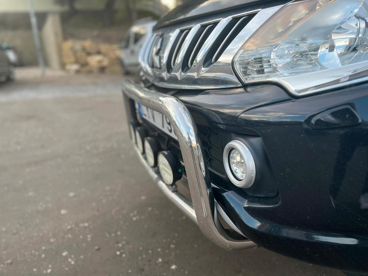 Mitsubishi L200 2.4 DI-D/181CV Double Cab Intense Hp Mivec