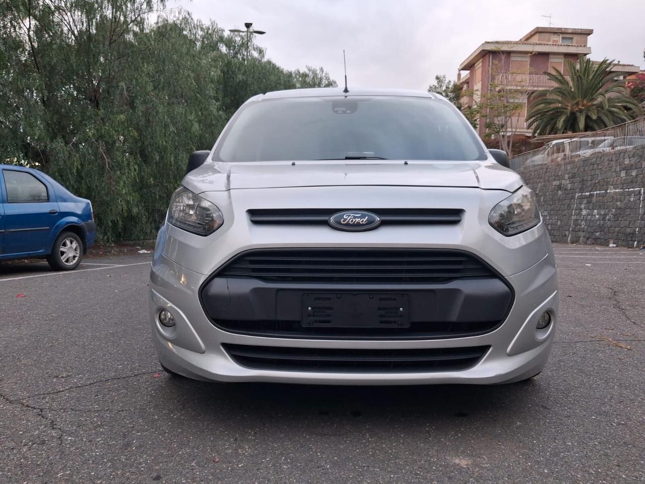Ford Tourneo Connect Pianale ribassato con rampa disabili in carrozzina