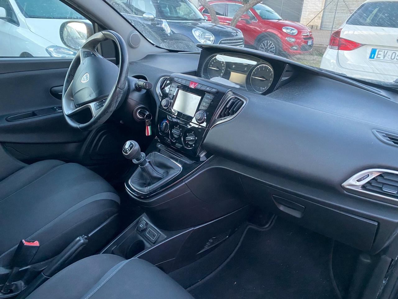 Lancia Ypsilon 1.2 69 CV 5 porte Platinum