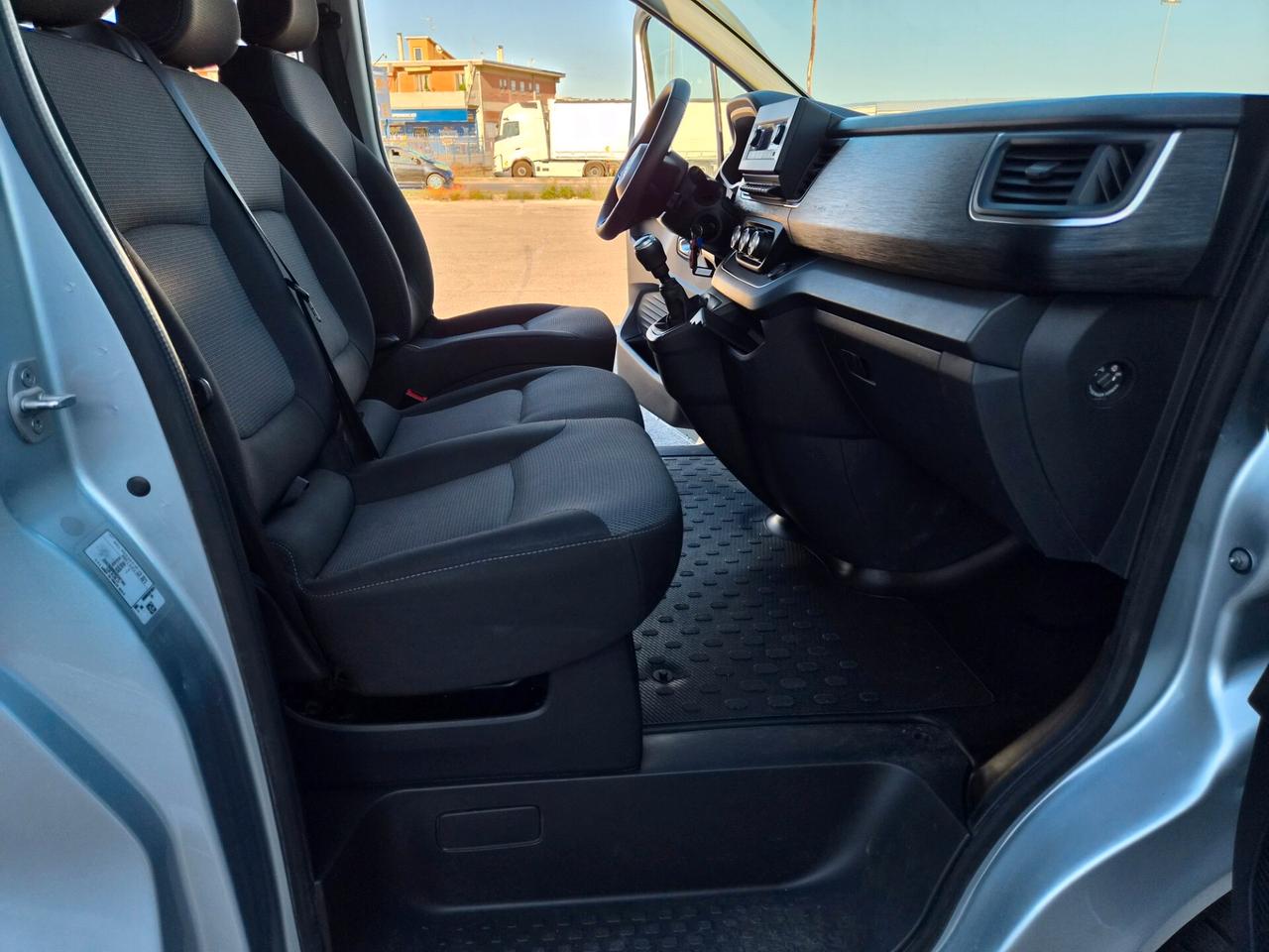 Nissan NV300 2.0 dCi 150CV PC-TN L2H1 Bus 9 posti