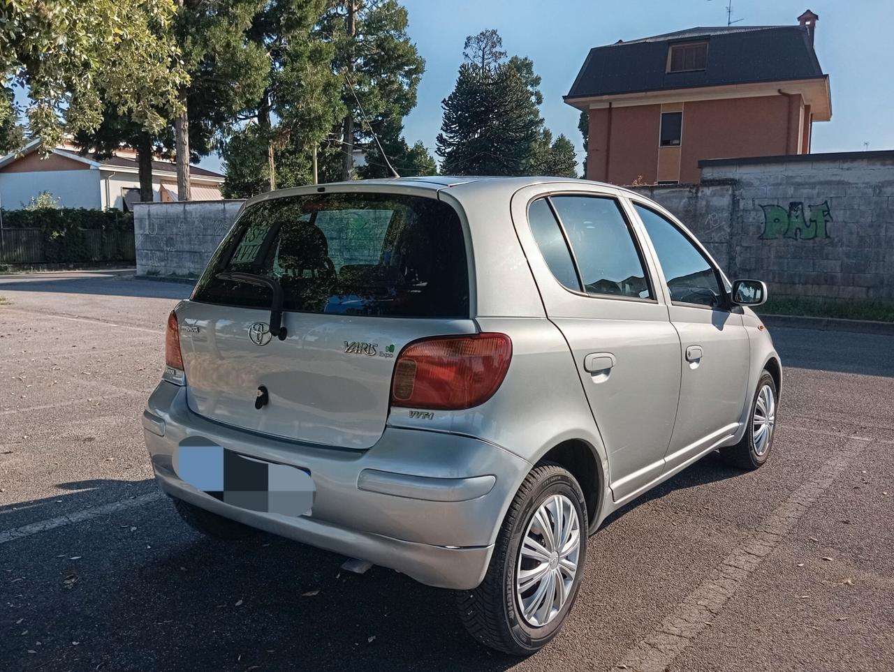 Toyota Yaris 1.0i 16V cat 5 porte Neopatentati