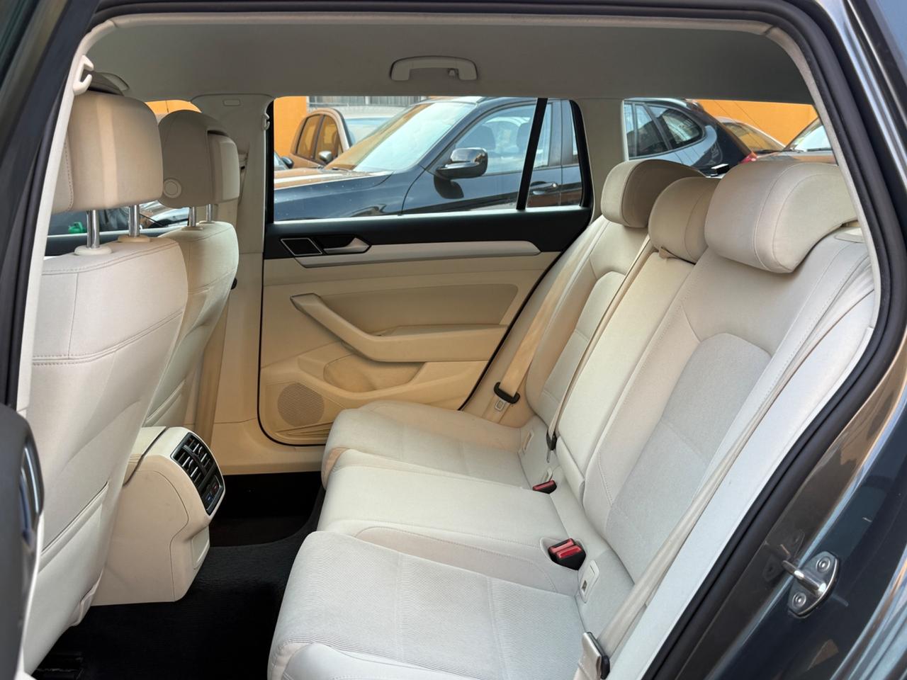Volkswagen Passat Variant 1.6 TDI Business BlueMotion Technology