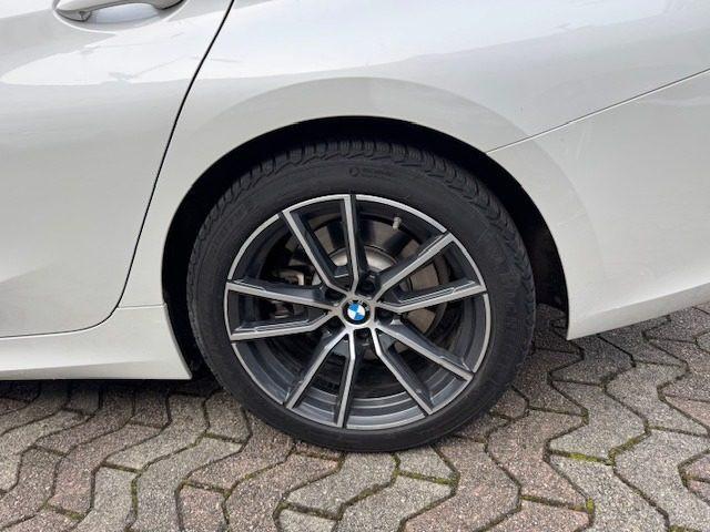 BMW 330 e Business Advantage