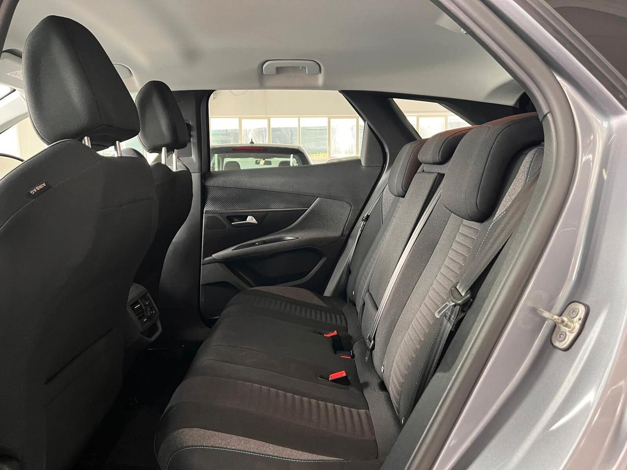 Peugeot 3008 BlueHDi 130 S&S EAT8 Active business Pack