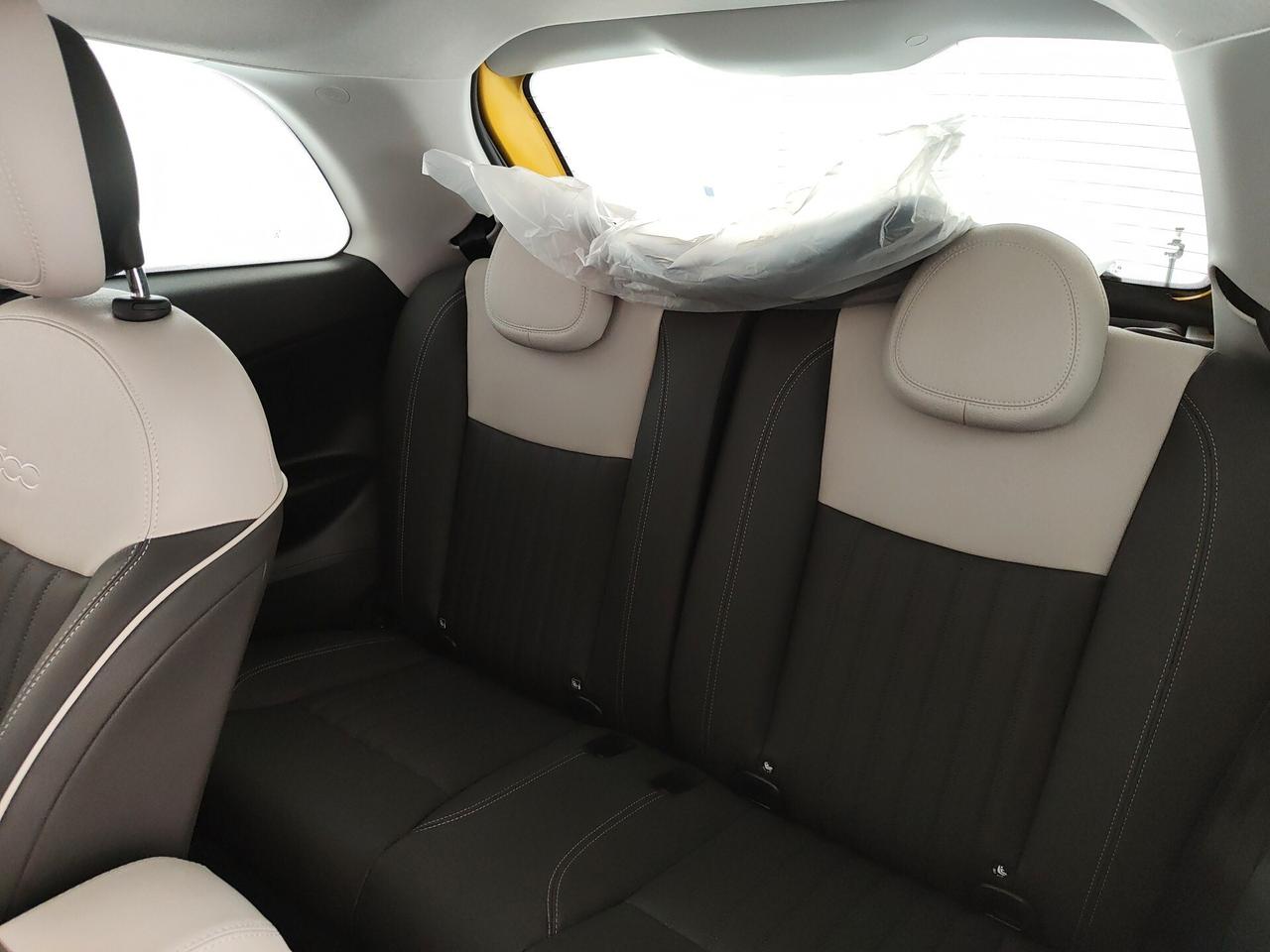 Fiat 500 Berlina Hybrid La Prima