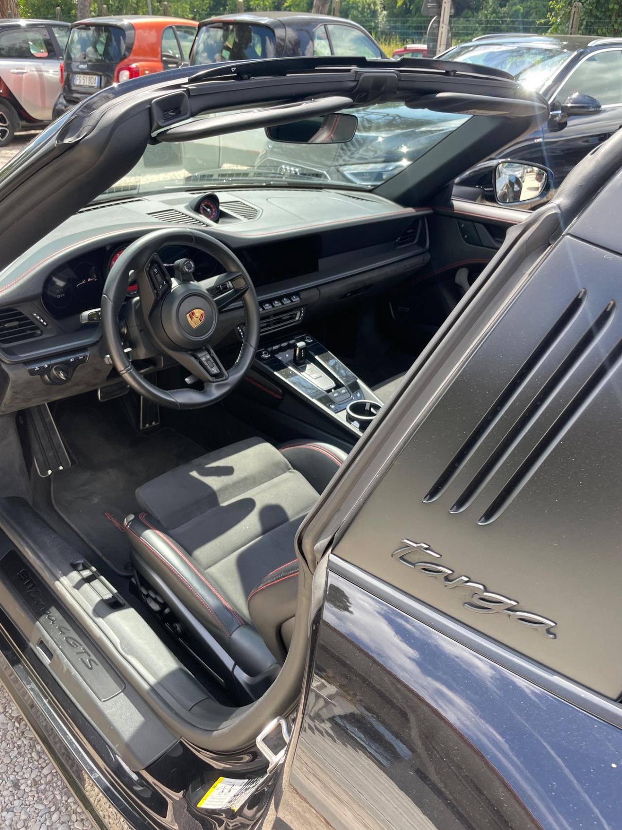 Porsche 911 Carrera 4 GTS Cabriolet