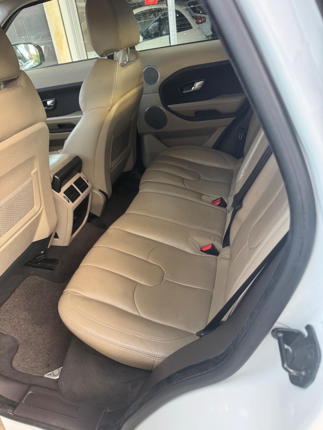 Land Rover Range Evoque 2.2 TD4 5p. Pure