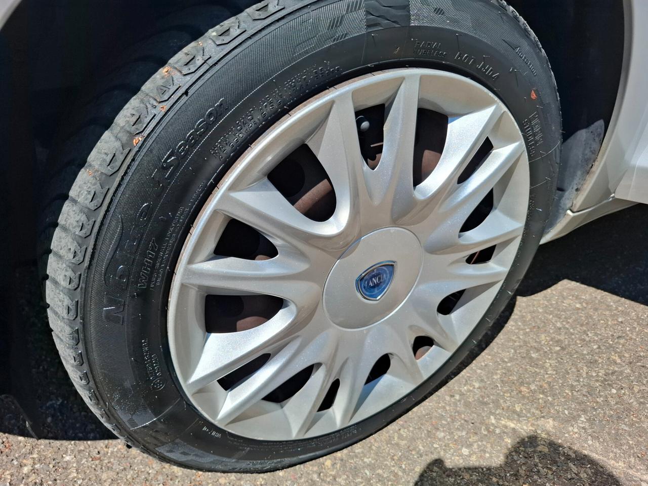 Lancia Ypsilon 1.2 69 CV 5 porte S&S Platinum