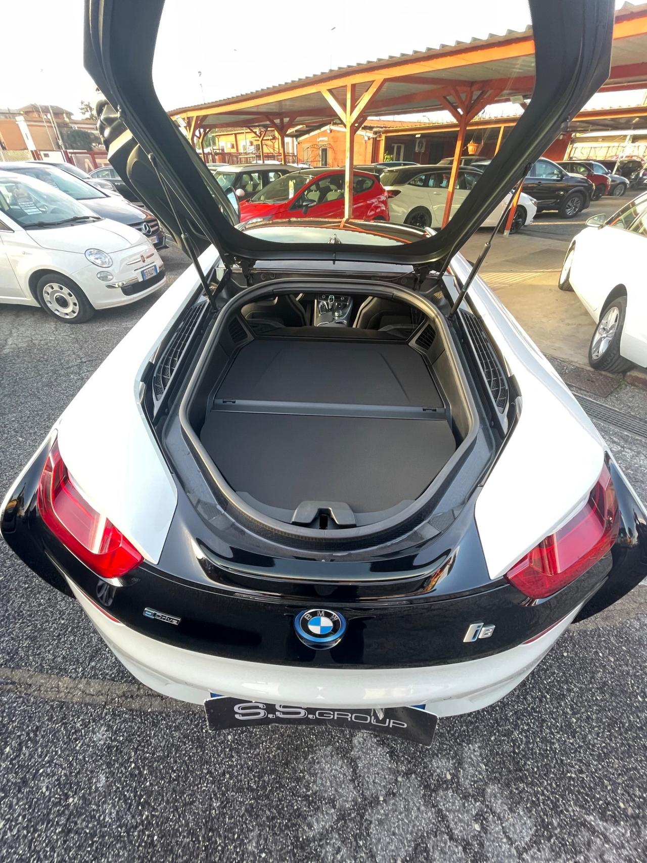 Bmw i8. (( 17 MILA KM -UNICA IN ITALIA ))